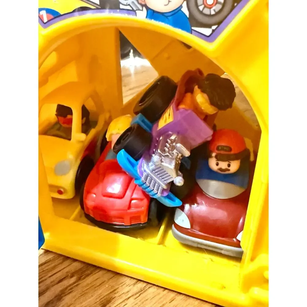 Fisher Price Little People Wheelies Rev 'N Sounds Race Track 4 Cars Vehicles